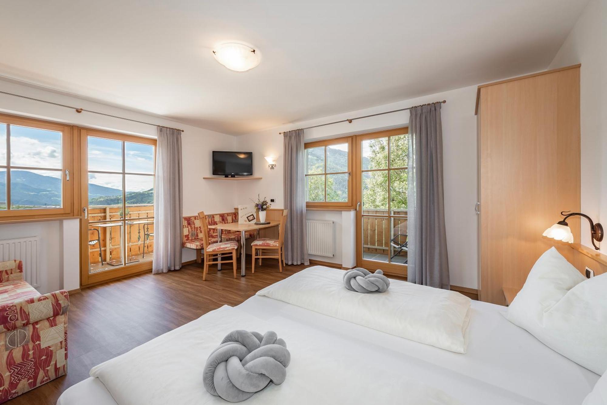 Trinnerhof- Hof Chalets Und Obsthof Mit Zimmer Natz-Schabs Buitenkant foto